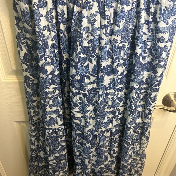 💙NWT Chelsea & Theodore Blue & White Paisley Print Tiered Maxi Dress Size XL🤍 - Picture 4 of 14